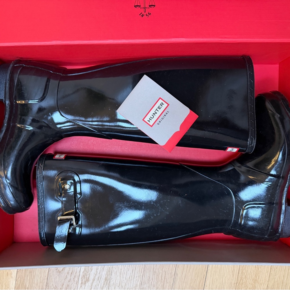 Hunter Black Original Tall Gloss Rainboot - Women’s Size 6